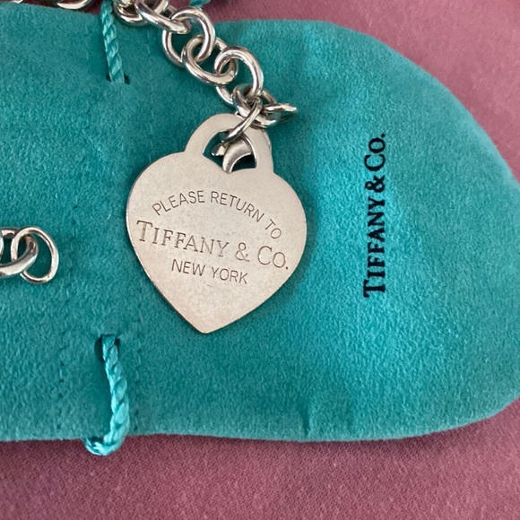 Tiffany & Co. Heart charm bracelet, pouch&gift bag - Picture 4 of 11